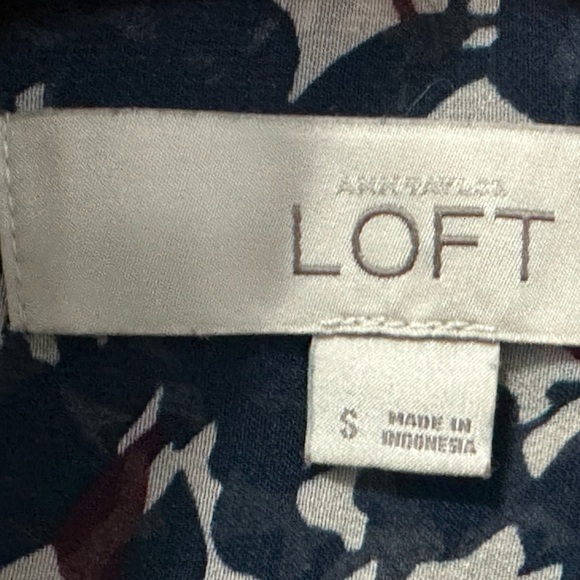 LOFT Blue and Red Buttoned Blouse 🖤♥️ - Picture 11 of 12